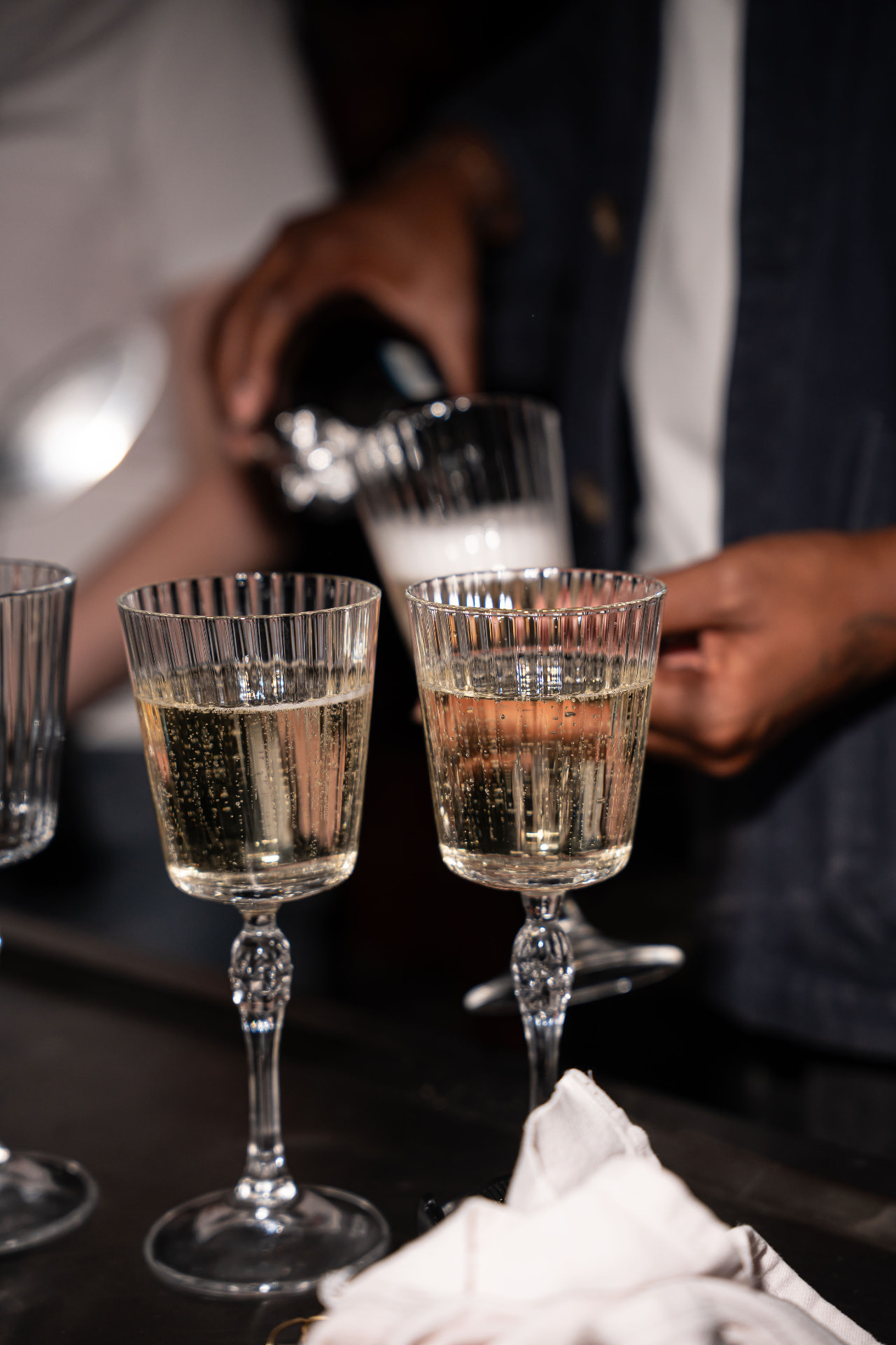 Service de champagne pendant une réception KOKOON